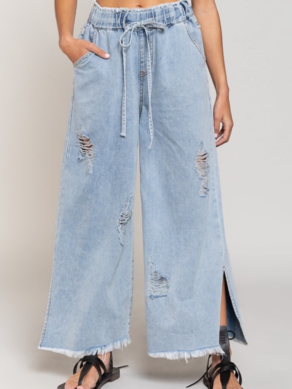 POL Pull-on Elastic Waist Distressed Wide-Leg Light Wash Unfinished Hem Jeans